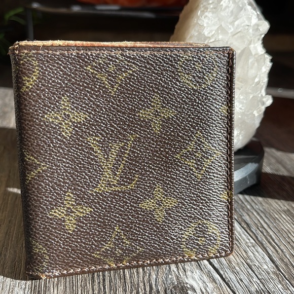 *sold* Vintage Louis Vuitton Billfold Wallet - Picture 2 of 8